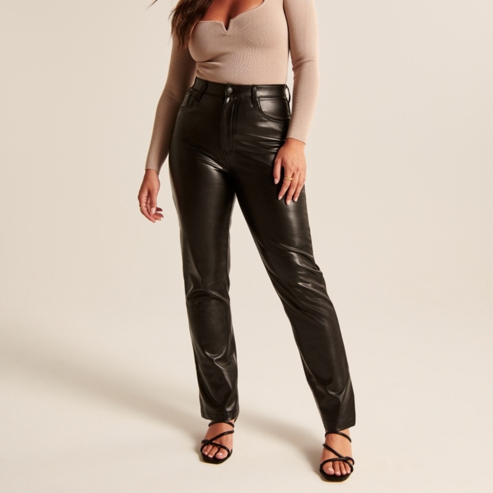 Abercrombie Curve Love Vegan Leather 90s Straight Pant
